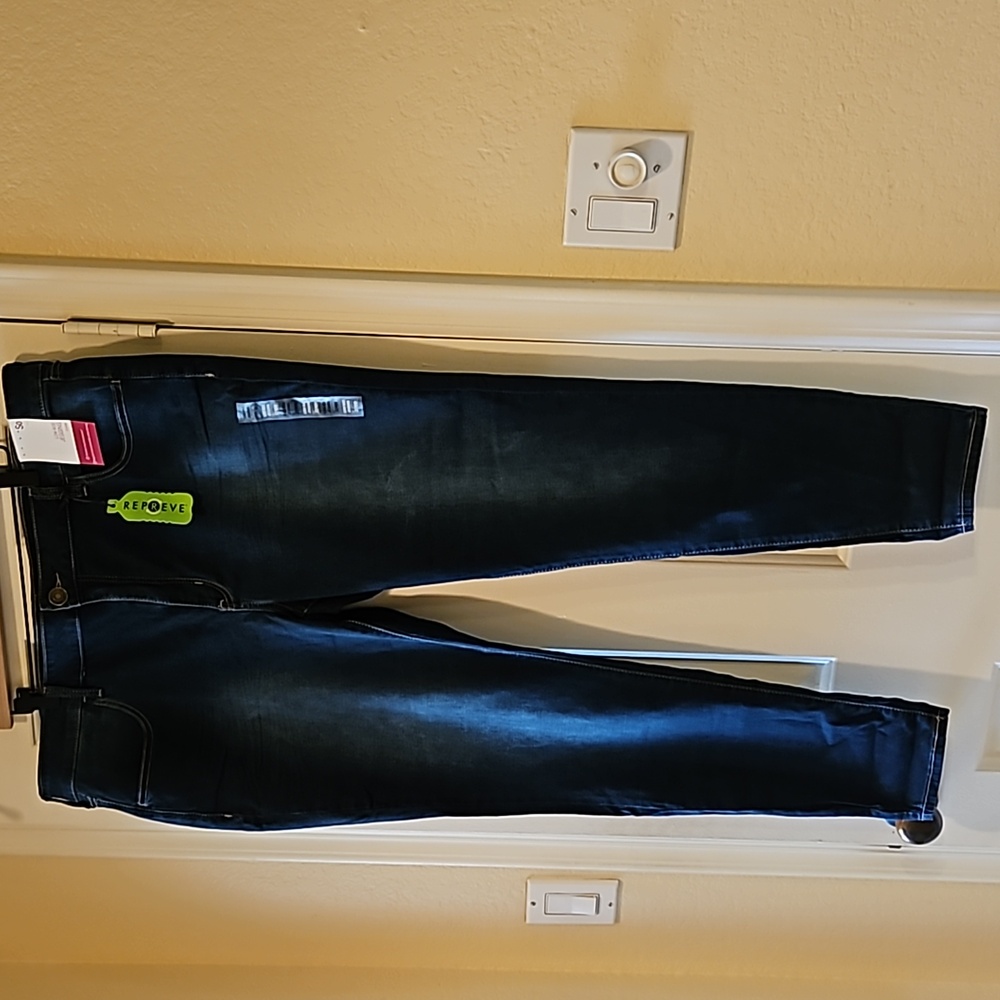 So NWT Low Rise Jeggings in Dark Blue Size 22/40W